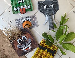 Masken für Theater Workshop (Löwe, Krokodil, Elefant, Vogel und Ananas mit Sonnenbrille)
