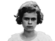 Ein schwarz-weiß Foto von Ruth Sostheim mit circa 13 Jahren. Ihre Geschichte wird in der Dauerausstellung erzählt.
