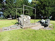 Skulptur mit Teilen der Totenmaske Heines, Denkmal des Künstlers Bert Gerresheim