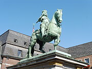 Statue eines Reiters auf einem Pferd, dargestellt ist der Kurfürst Jan Wellem