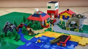 Häuser und Landschaft aus Legosteinen gebaut