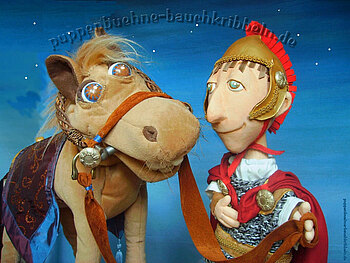 Soldat Martinus, mit seinem Pferd und treuem Begleiter Hubrrrt, aus dem Martins-Puppenspiel der Puppenbühne Bauchkribbeln