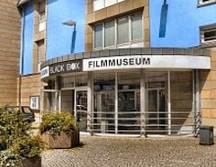Eingang des Filmmuseums Düsseldorf